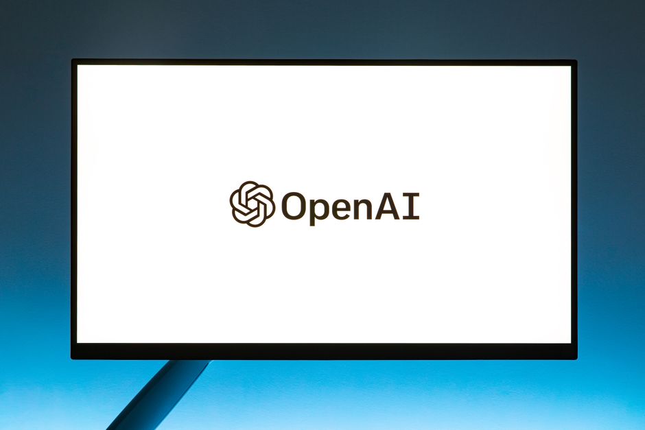 B2B SaaS'ta AI Destekli Ürün Odaklı Büyüme: Benimseme Stratejileri