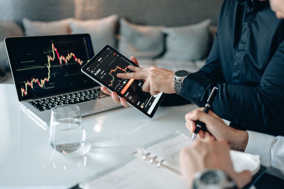 Çok Markalı Holdinglerde Merkezi CRM Stratejileri: Veri Bütünlüğü Rehberi