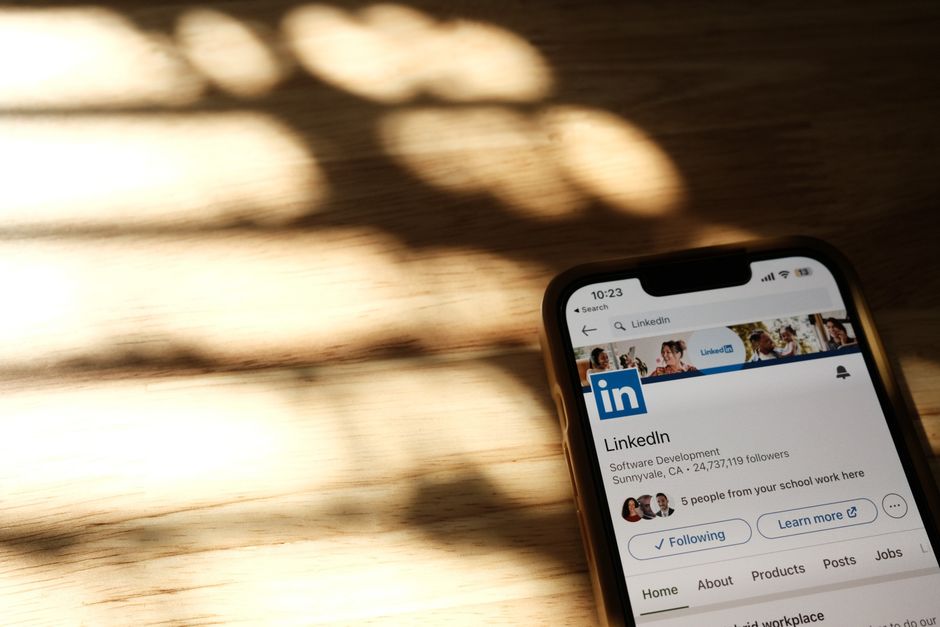 B2B LinkedIn Organik Erişimde AI Destekli İçerik Hataları ve Çözümleri