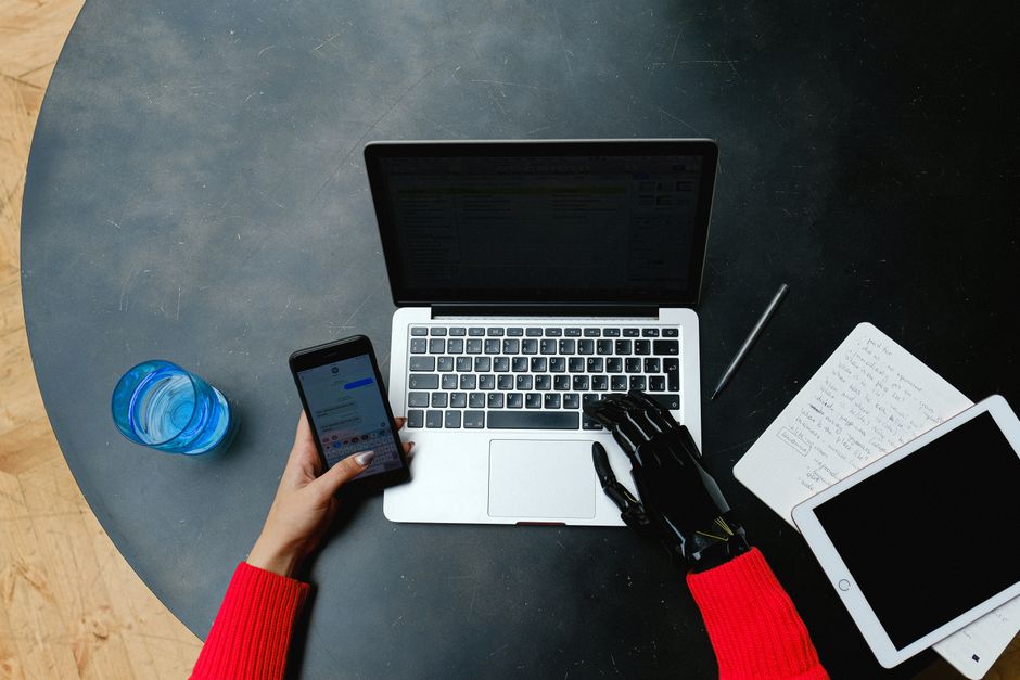 B2B CRM'de AI Destekli Yeni Nesil Trendler