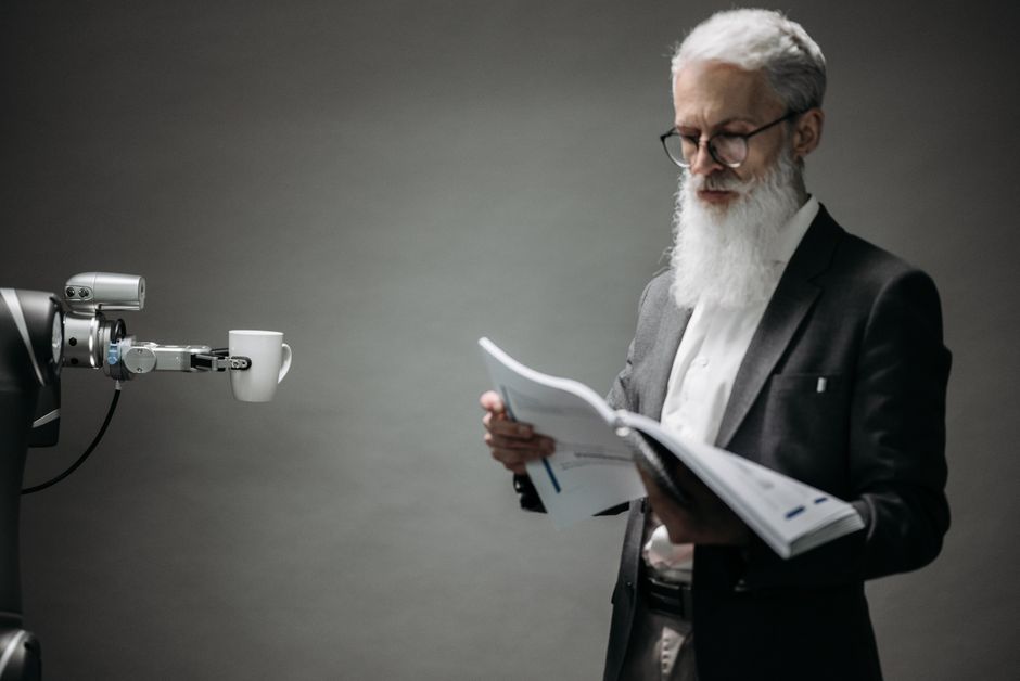 AI ile B2B Satış Hunisinde Anlaşma Risklerini Tespit Etme: Proaktif Yönetim Rehberi