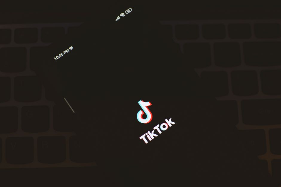 B2B TikTok Trendleri: Kurumsal Markalar İçin Yaratıcı Kısa Video Stratejileri